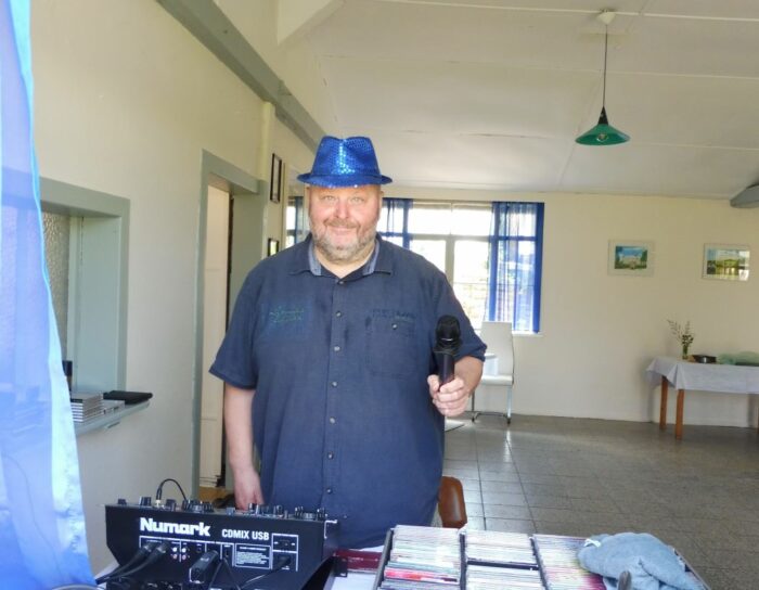 DJ