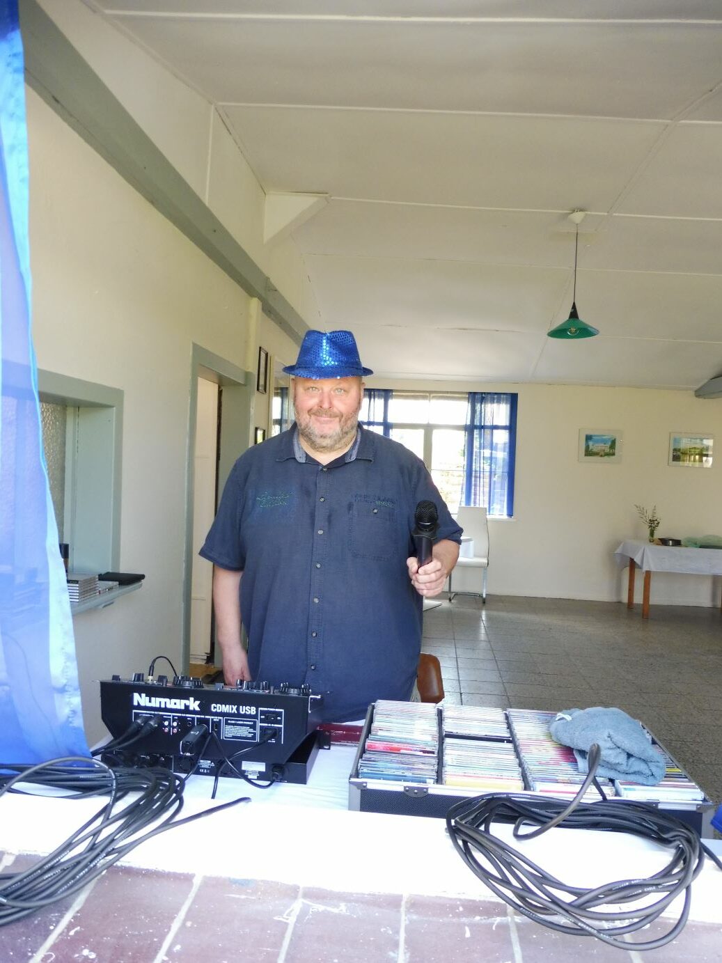 DJ